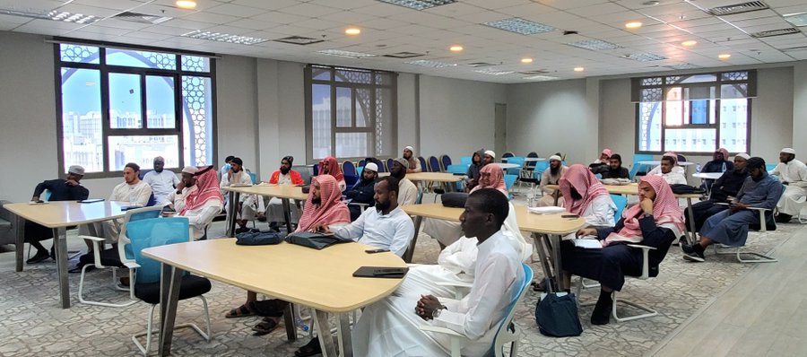 أقامت كلية الشريعة لقاء أكاديميًا بعنوان:  "دور مرحلة تأسيس المملكة العربية السعودية في مواجهة الانحرافات الفكرية"